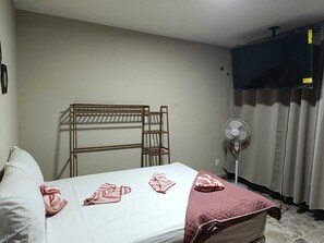 1 bedroom, WiFi, bed sheets - Room 105 Córdoba Downtown Parking (Córdoba)