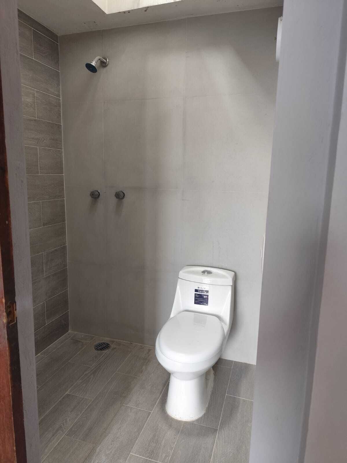 Pyyhkeet, saippua, vessapaperi