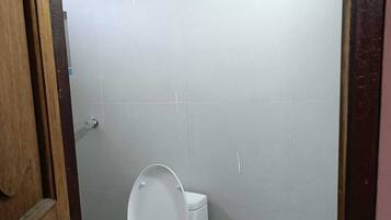 Toallas, jabón y papel higiénico