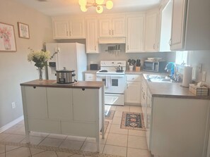 Microondas, horno, parrilla de estufa y lavavajillas 