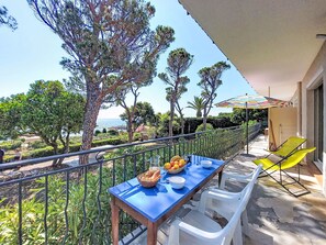 Outdoor dining - Boudi..ou by Interhome (Anthéor)