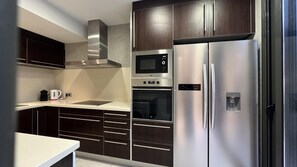 ميكروويف، فرن، غسالة أطباق، ماكينة لصنع القهوة/الشاي