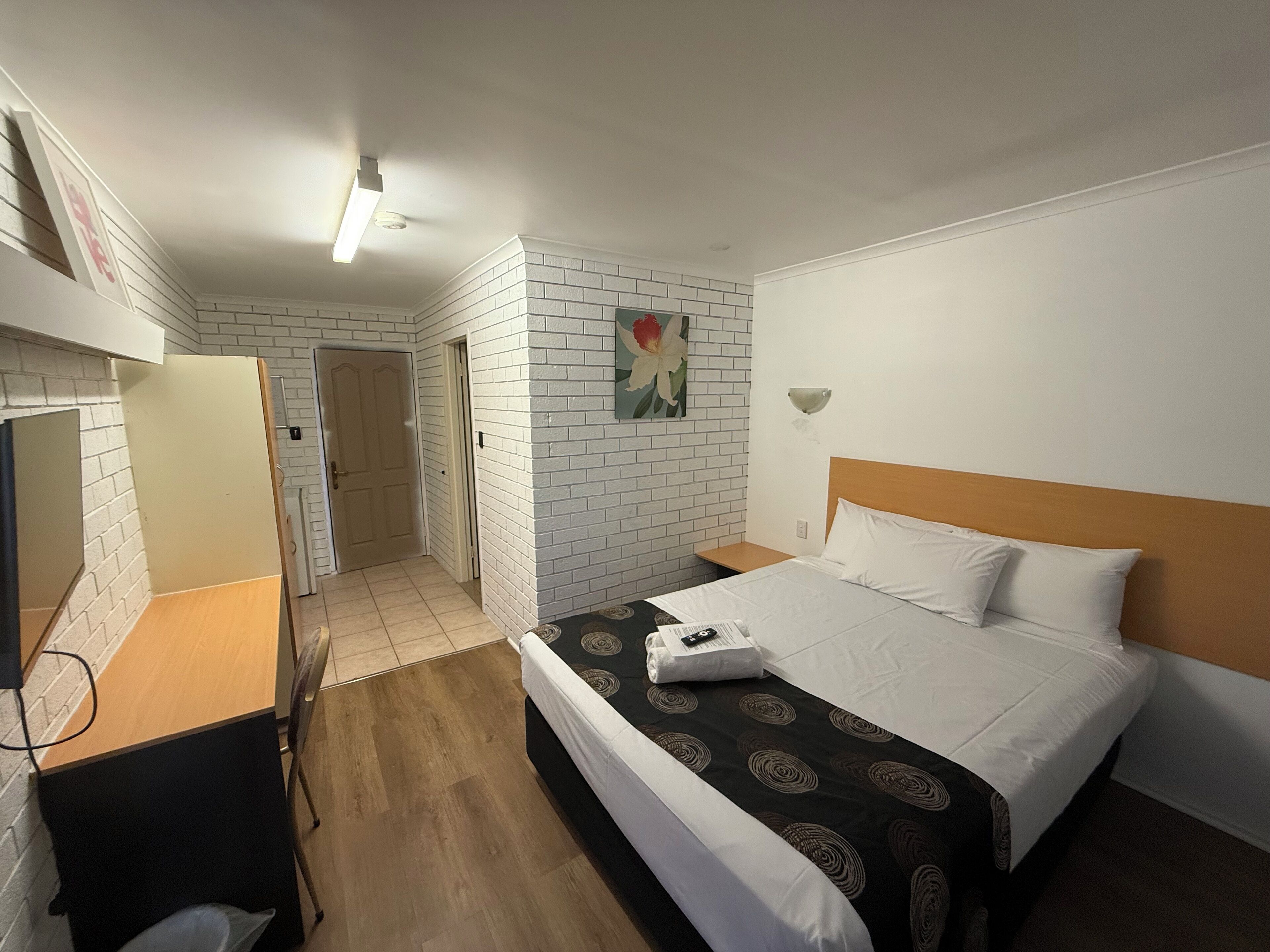 Double Room, Balcony | Desk, free WiFi