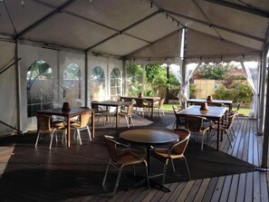 Outdoor dining - Budget Motel Midland (Midland)