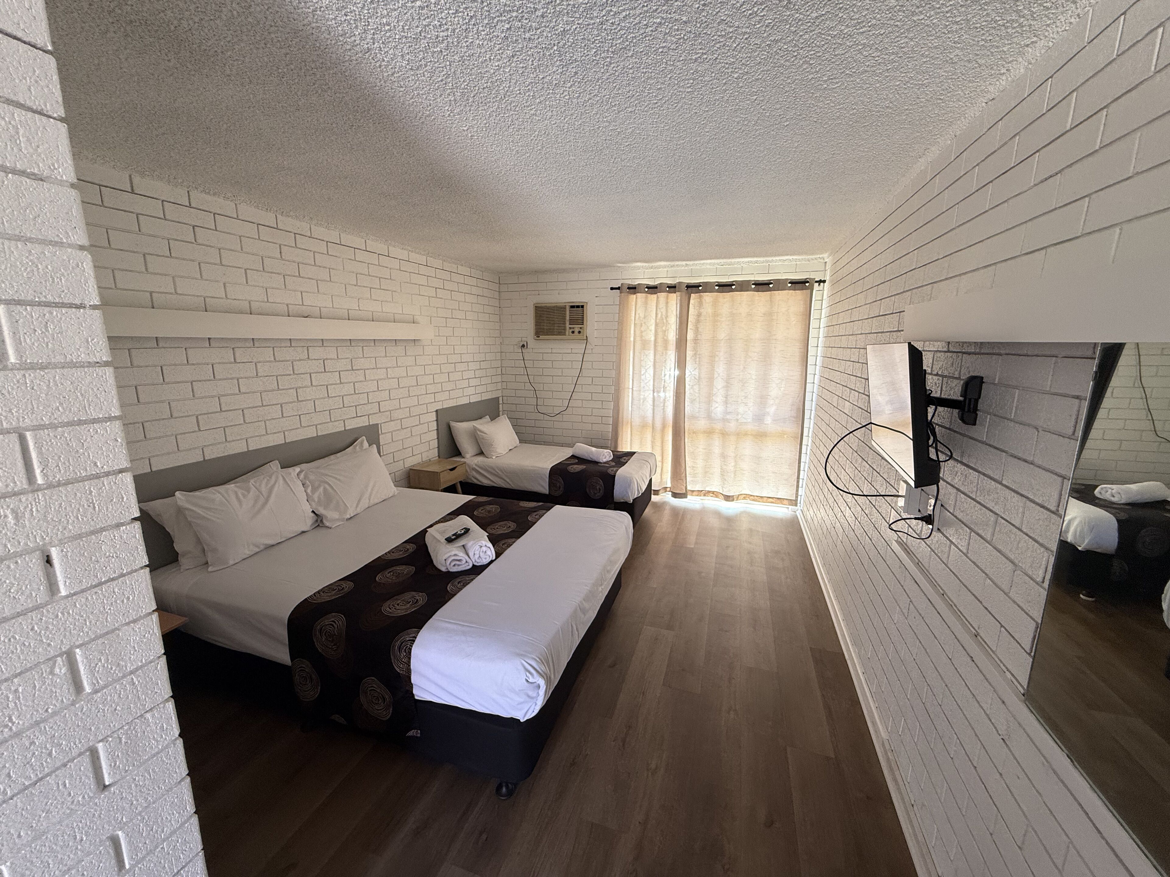 Tremannsrom, balkong | Skrivebord, strykejern/-brett og wi-fi (inkludert)