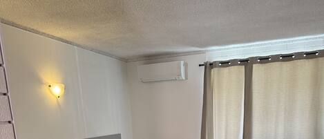 Triple Room, Balcony | Desk, iron/ironing board, free WiFi