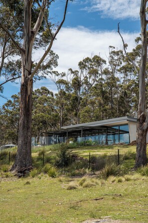 Exterior - Luxe coastal retreat with sauna, outdoor bath, breathtaking views & pet friendly (North Bruny)