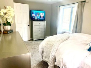 2 bedrooms, iron/ironing board, free WiFi, bed sheets - Unit 5 Farmhouse (Birch Run Township)
