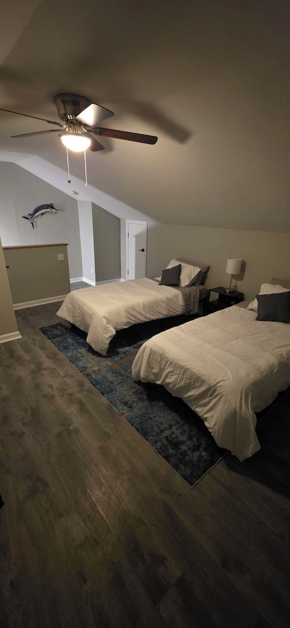 4 bedrooms, iron/ironing board, WiFi, bed sheets