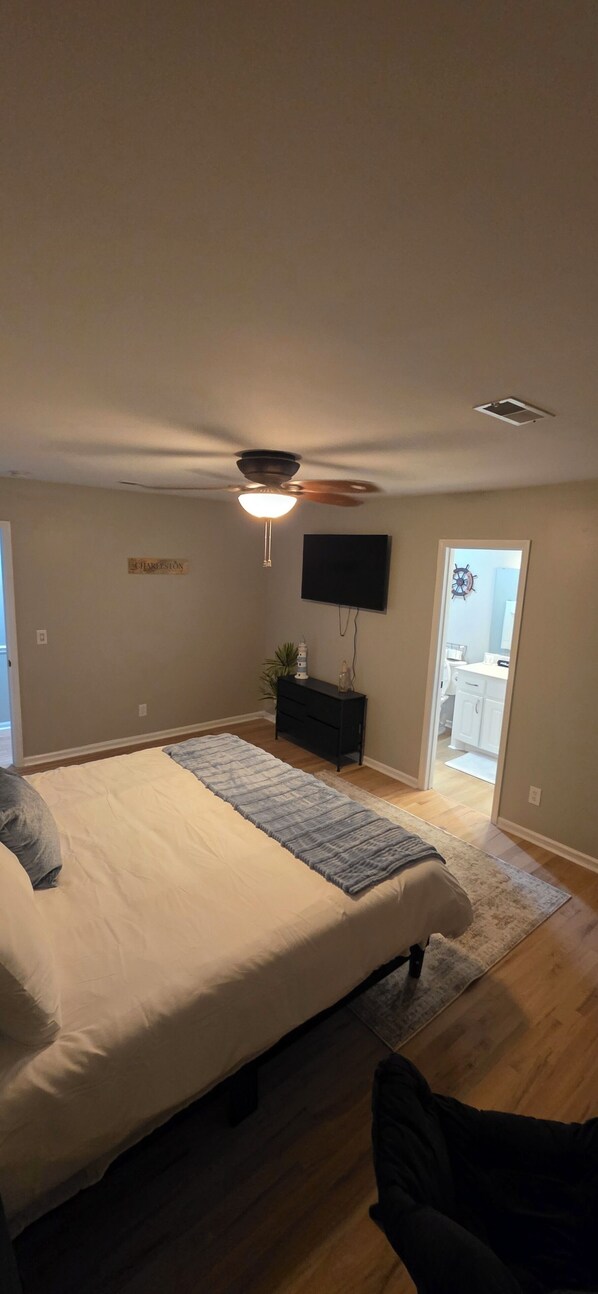 4 dormitoris, planxa i posts de planxar, wifi i roba de llit