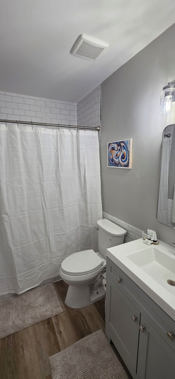 Shower, jetted bath, hair dryer, towels - Welcome to the Nexton Nest! (Summerville)