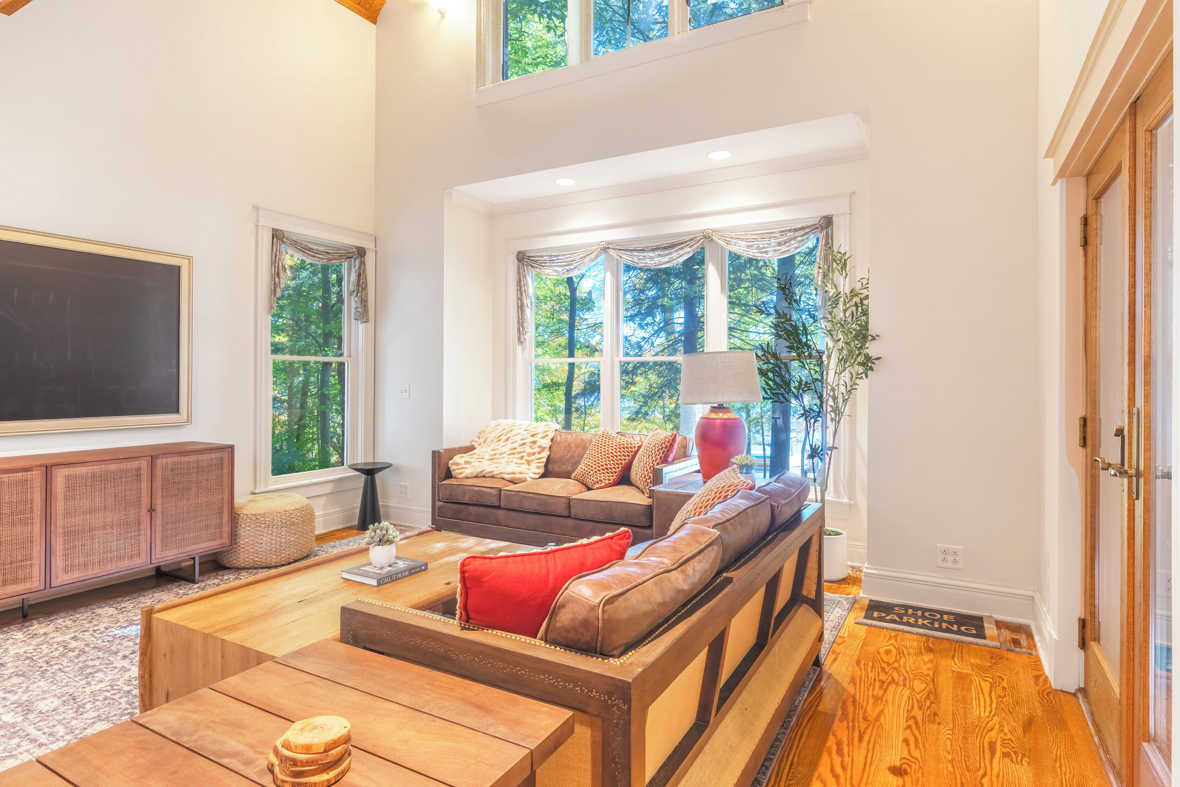 Smart TV, fireplace, table tennis, books