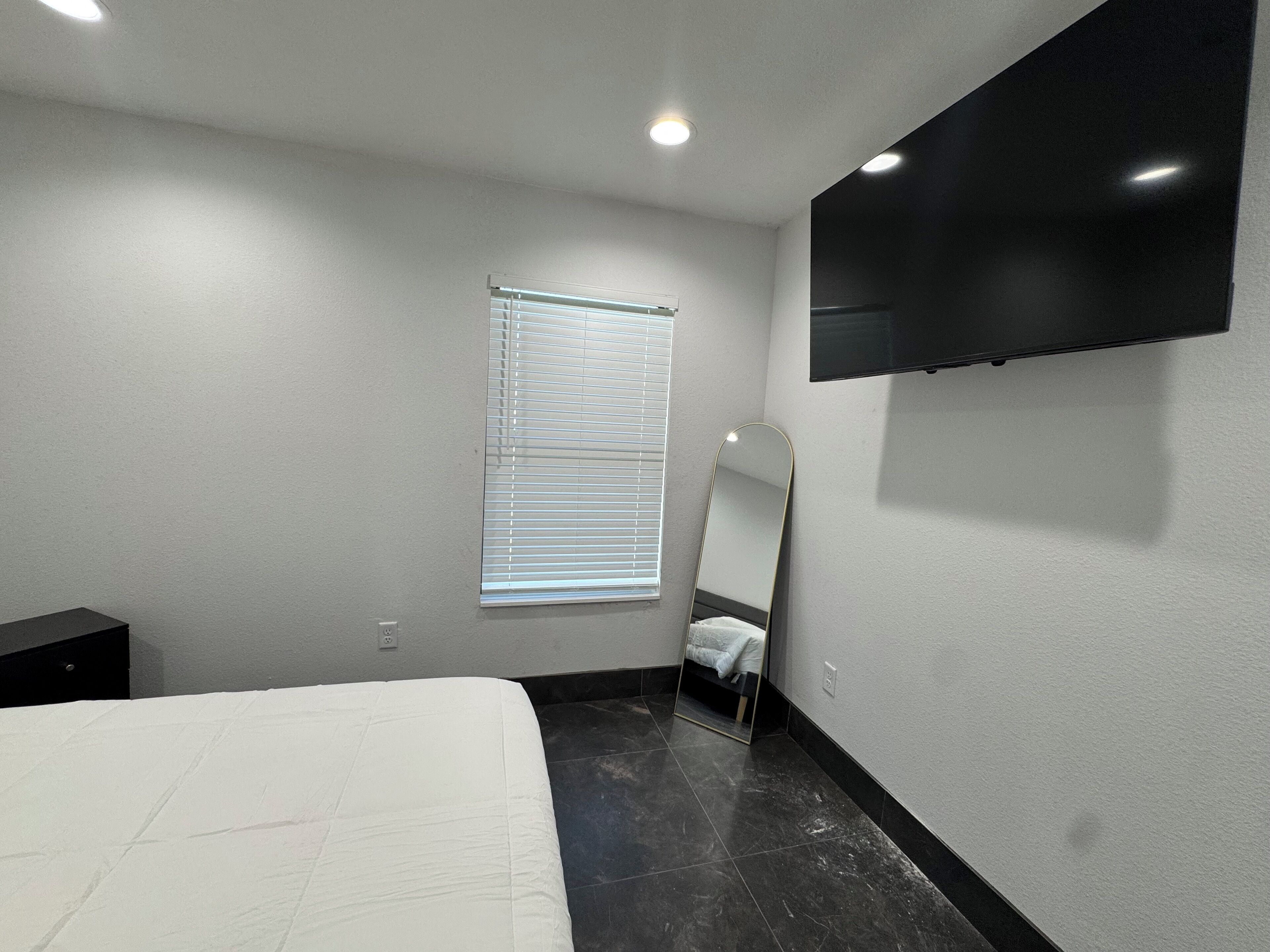 1 غرفة نوم وخدمة الإنترنت وملاءات أسرّة