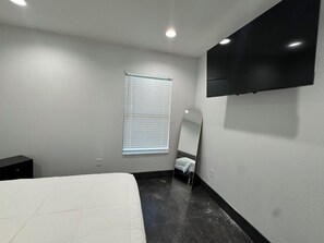 1 bedroom, internet, bed sheets