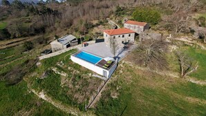 Exterior - Casa do Tojal - A refuge in the Minho mountains (Igreja)