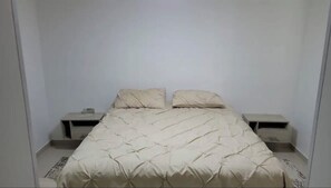 3 عدّة غرف نوم وواي فاي وملاءات أسرّة