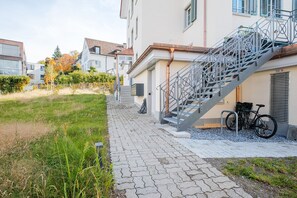 Property grounds - Blueground | Hirslanden, view, nr Zürich Zoo (Zurich)