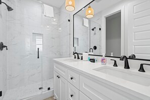 Shower, hair dryer - Family Tides – Steps from the Beach, Fun for Everyone! (Galveston)
