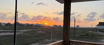 Beautiful New Build 3-bedroom Home in Peaceful area Rockport. A/C and Boat Space