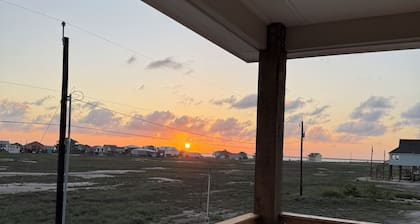 Beautiful New Build 3-bedroom Home in Peaceful area Rockport. A/C and Boat Space