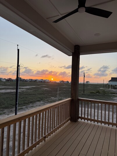 Beautiful New Build 3-bedroom Home in Peaceful area Rockport. A/C and Boat Space