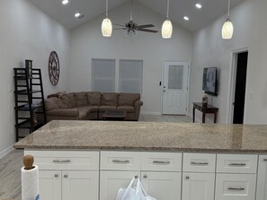 TV - Beautiful New Build 3-bedroom Home in Peaceful area Rockport. A/C and Boat Space (Rockport)