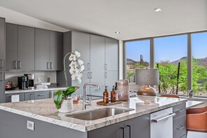 雪櫃、微波爐、焗爐、爐具