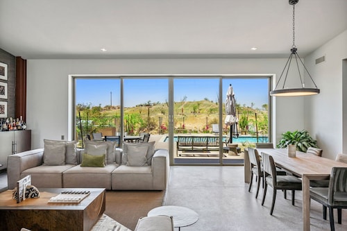 Paradise Canyon-3 Estates+Casita w/Horse Stables