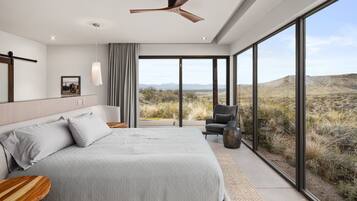 20 Schlafzimmer, Schreibtisch, Bügeleisen/Bügelbrett, Reisekinderbett