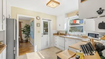 Micro-ondes, four, plaque de cuisson, lave-vaisselle