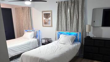 3 bedrooms, iron/ironing board, WiFi, bed sheets