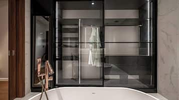Luxury Apartment, 3 Bedrooms, Bathtub, City View | Tab mandi berendam