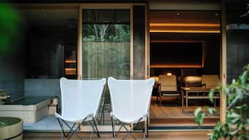 Minibar, in-room safe, desk, free WiFi