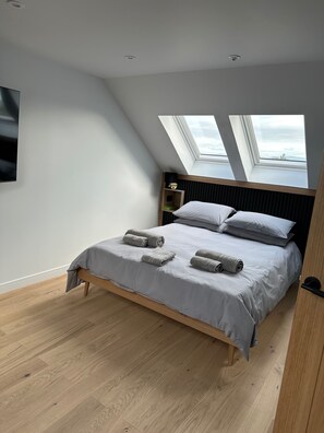 2 habitaciones, tabla de planchar con plancha, wifi y ropa de cama 