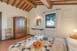 2 bedrooms, iron/ironing board, free WiFi, bed sheets - Chianti Site Pini Shared Pool, Castelfiorentino, Italy (Castelfiorentino)