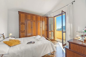 Fer et planche à repasser, Wi-Fi gratuit, draps fournis