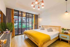 Habitación clásica doble, vistas al jardín | Escritorio, espacio para trabajar con un portátil, wifi gratis