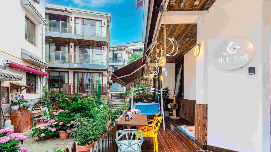 Moonlit Orchid Bay Coffee & Tea