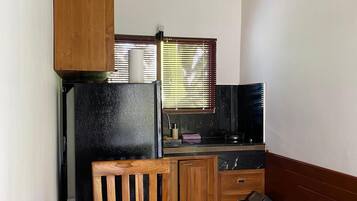 Villa, 2 habitaciones, vistas a la piscina | Cocina privada | Hervidor eléctrico