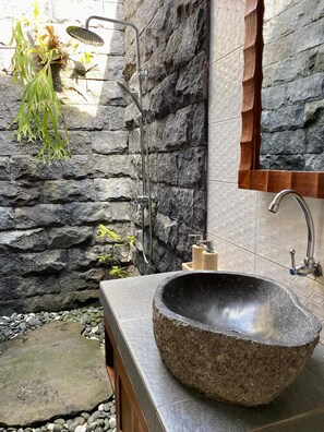 Villa, 2 Bedrooms, Pool View | Bathroom - PurnaSari Villa Ubud (Ubud)