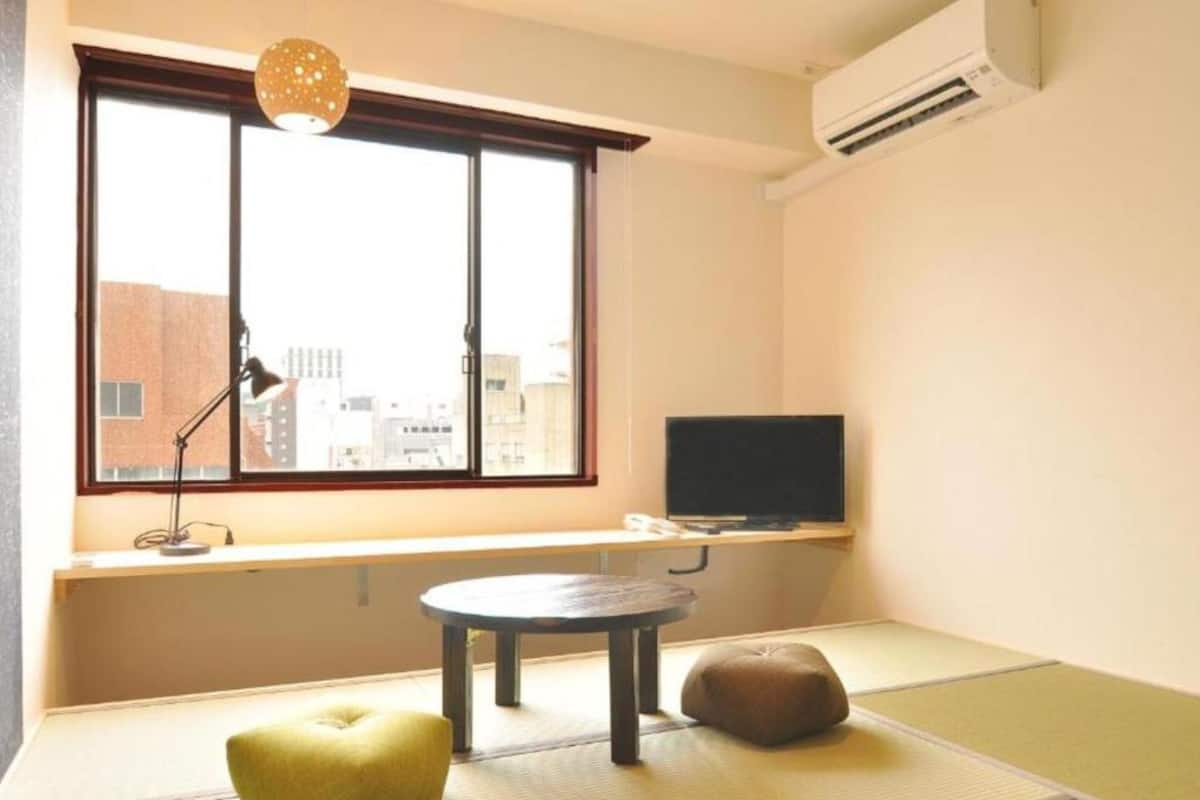 Japanese-style Room, Non Smoking | Desk, free WiFi