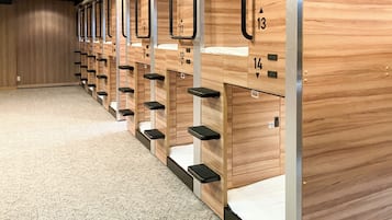 Cabin, Men only | Desk, free WiFi