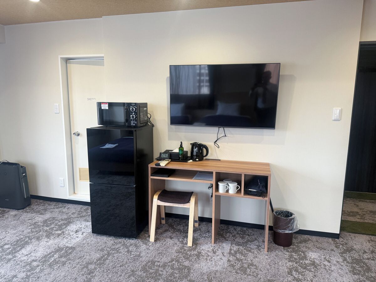 Triple Room, Non Smoking | Desk, free WiFi