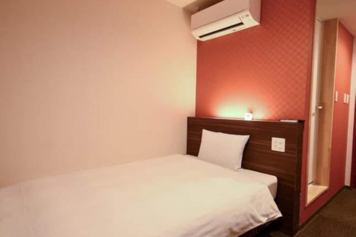 Single Room, Non Smoking | Desk, free WiFi