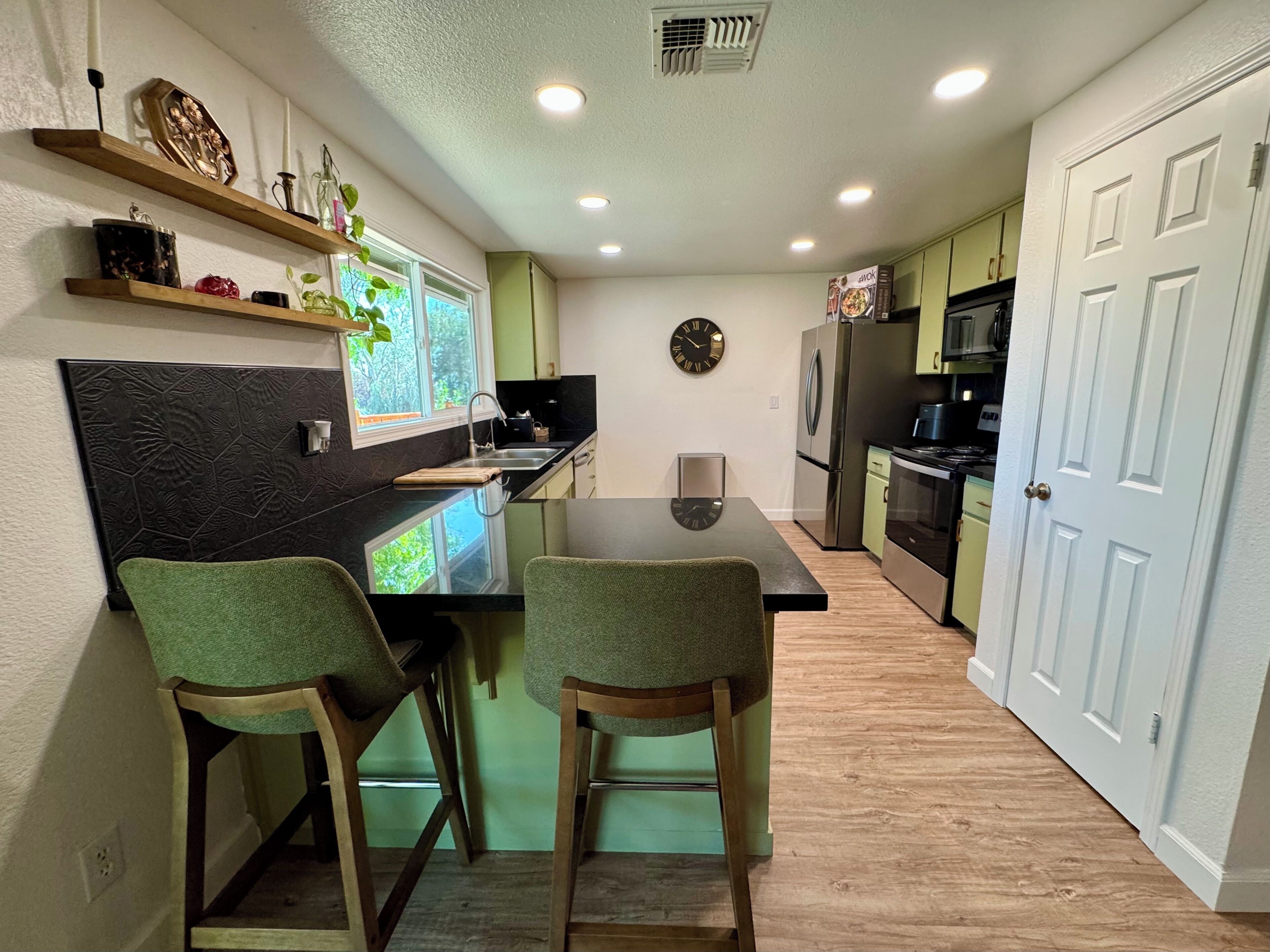 Microwave, oven, stovetop, dishwasher