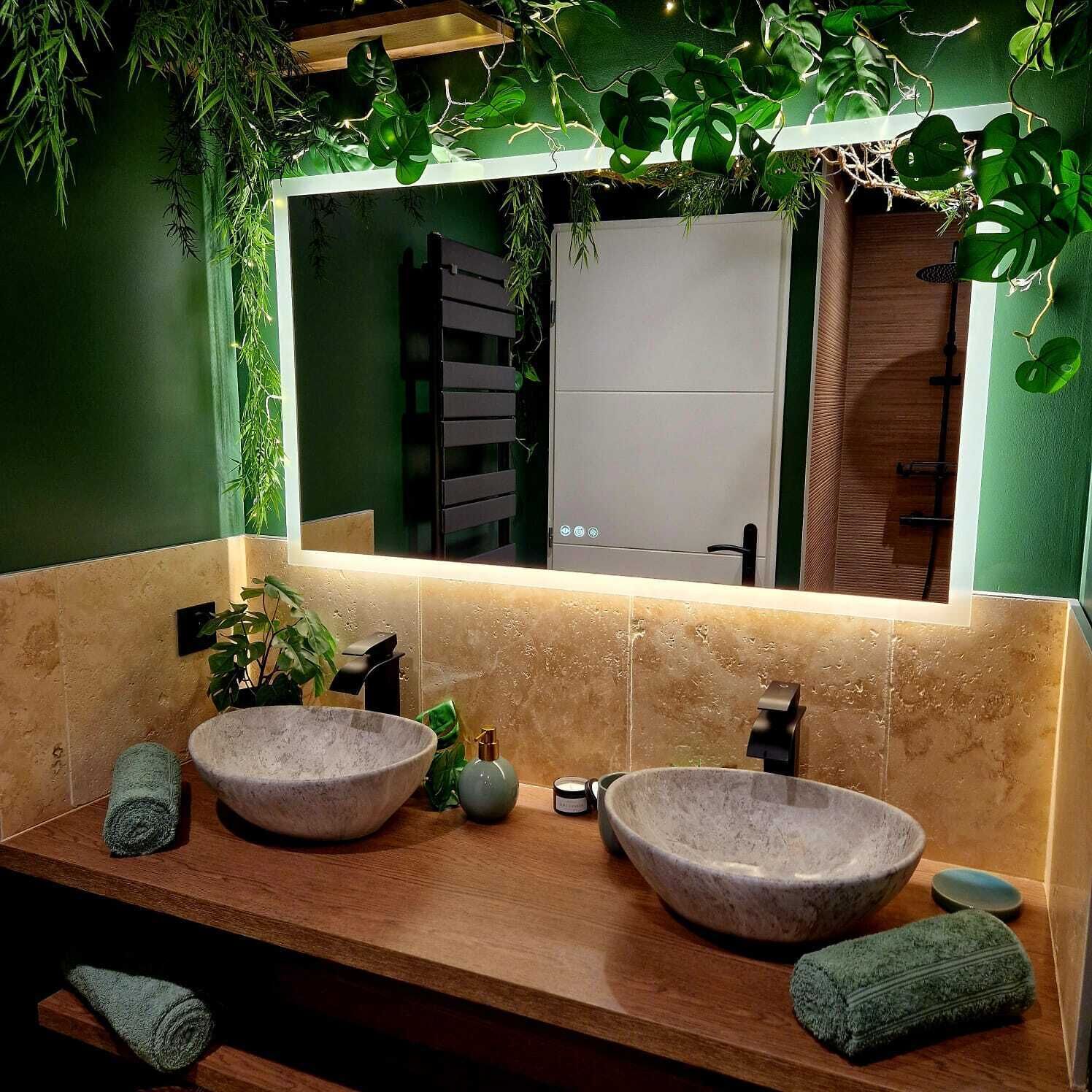 ヘアドライヤー、タオル、石鹸、トイレットペーパー