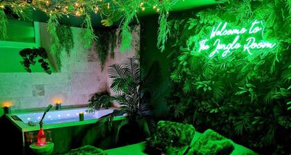 Tropical escape Suite Jungle Room