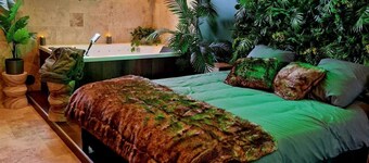 Tropical escape Suite Jungle Room