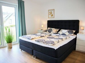 2 Schlafzimmer, Reisekinderbett, kostenloses WLAN