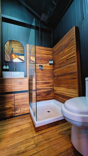 Cabaña Confort, patio, vistas al jardín | Baño